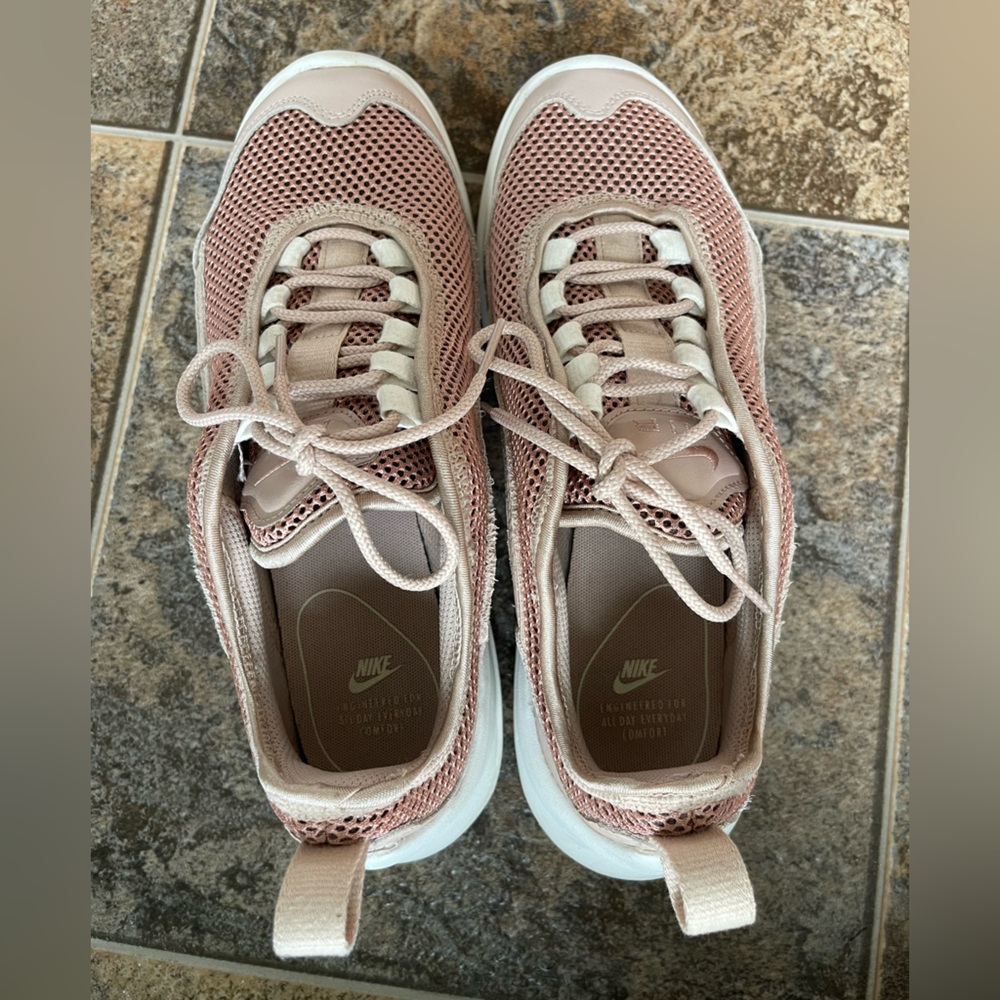 Nike Air Max Estrea Sneakers- Women’s Size 8 - Picture 5 of 9
